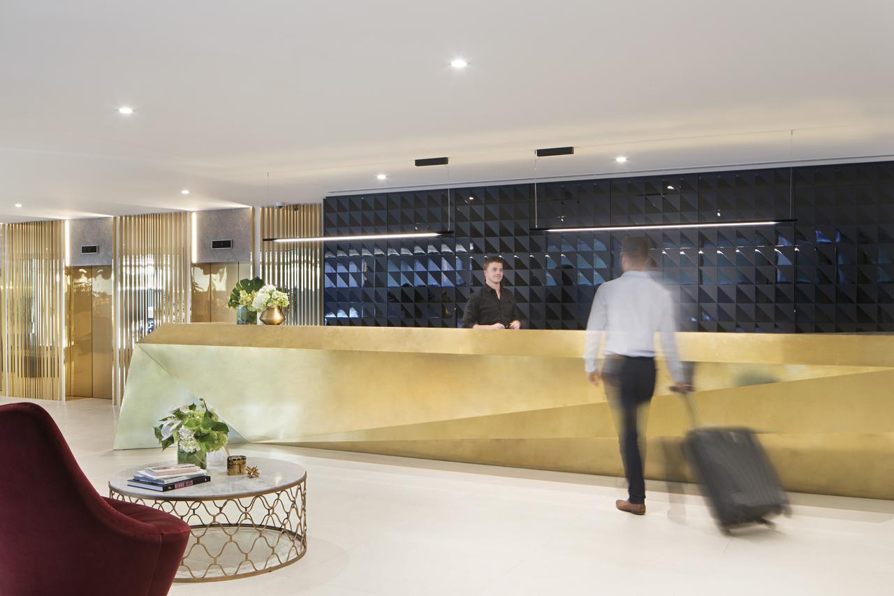 Tyrian Albert Park Lake Melbourne Exterior foto The hotel's lobby